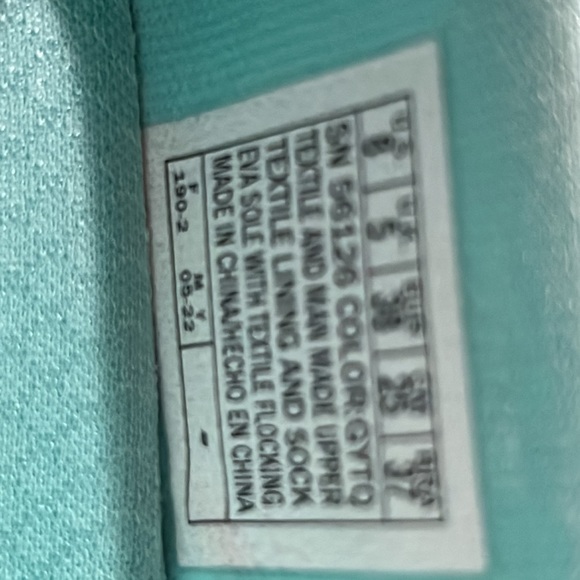 Grey and teal Skechers woman’s arch comfort - Picture 3 of 4